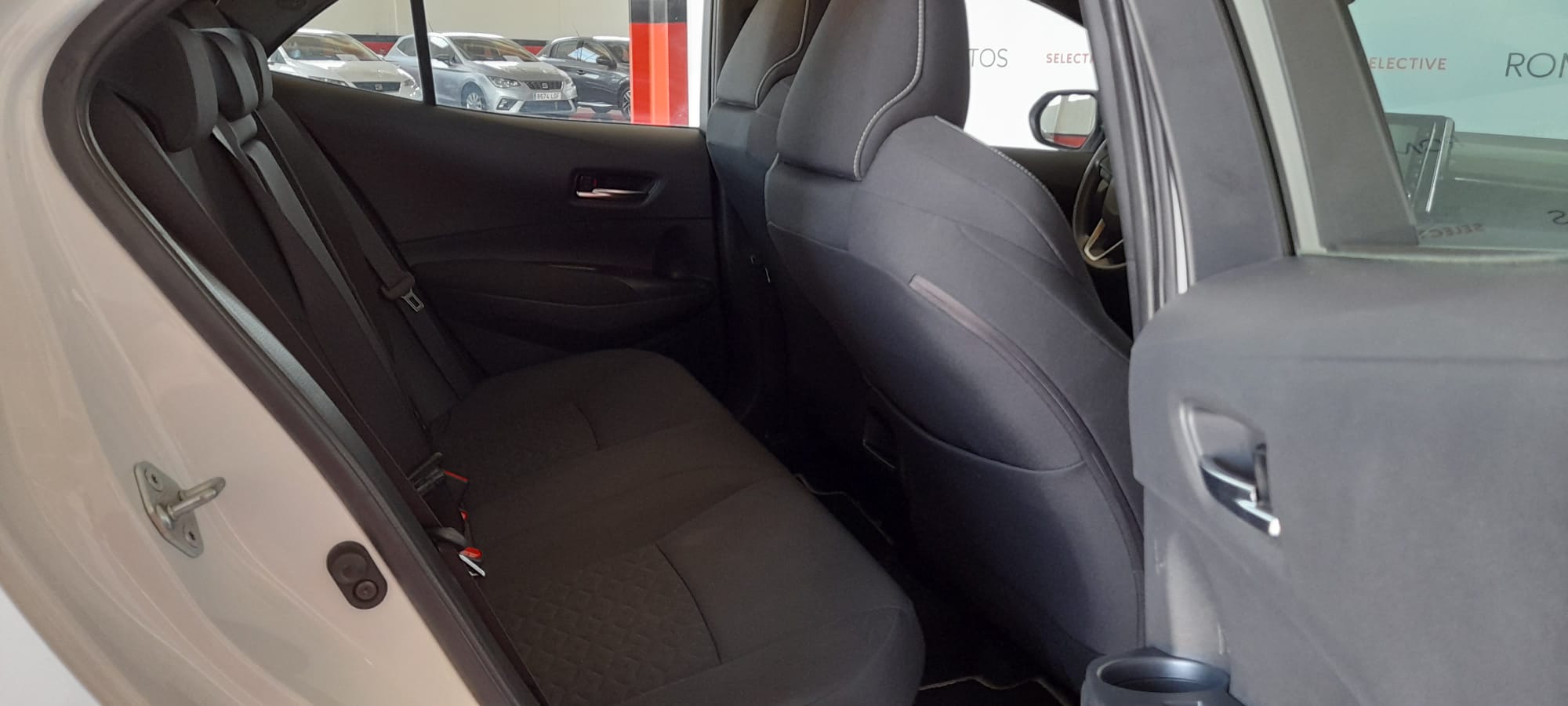 TOYOTA Corolla 1.8 125H BUSINESS PLUS ECVT