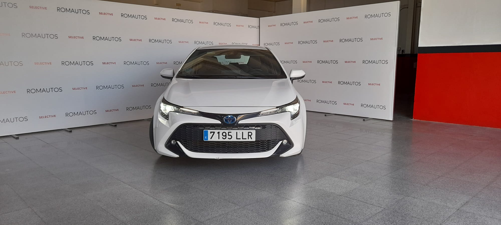 TOYOTA Corolla 1.8 125H BUSINESS PLUS ECVT