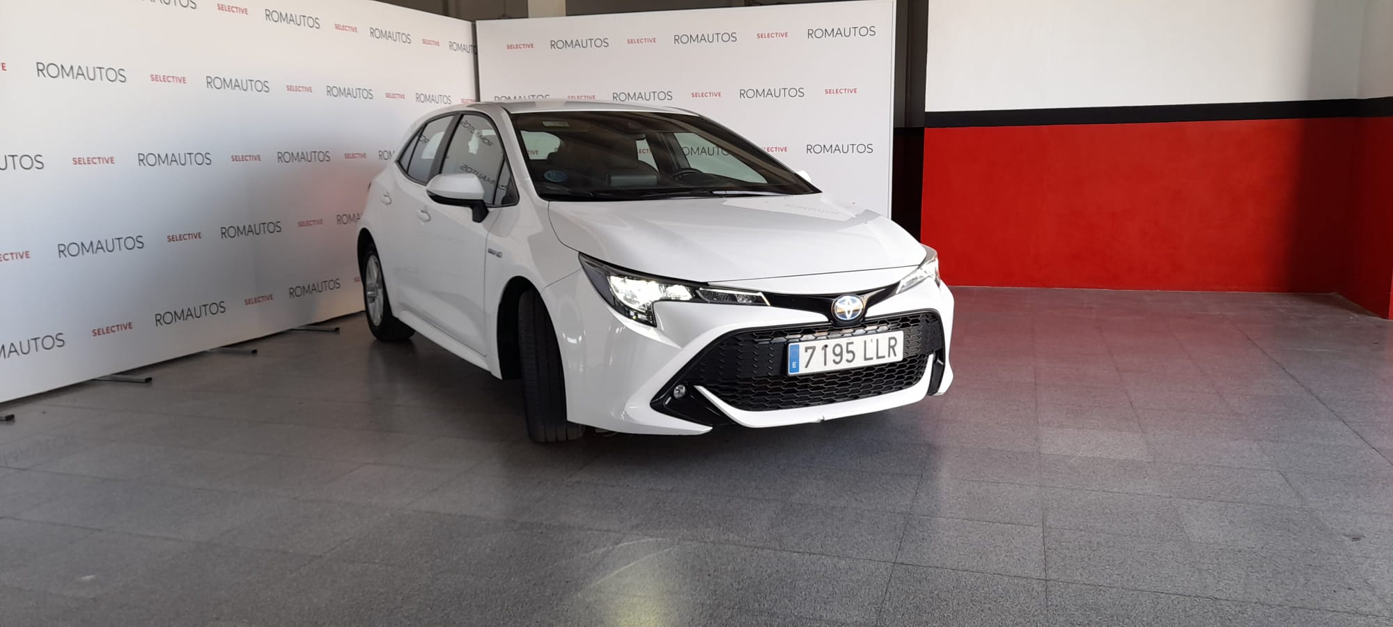 TOYOTA Corolla 1.8 125H BUSINESS PLUS ECVT