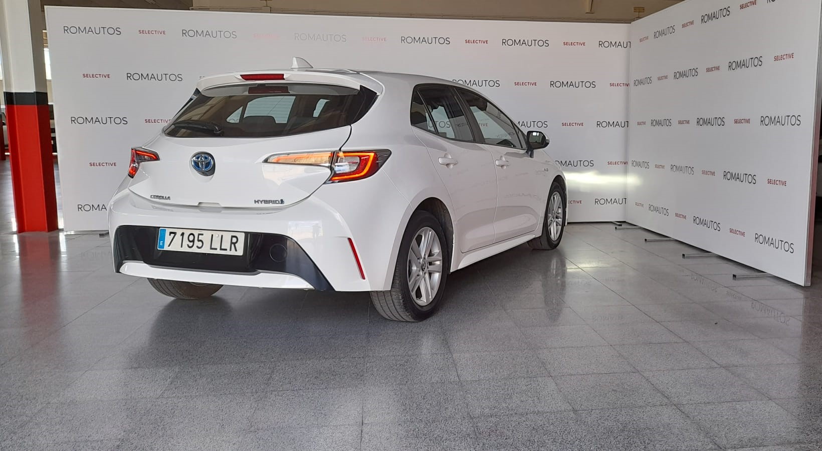 TOYOTA Corolla 1.8 125H BUSINESS PLUS ECVT