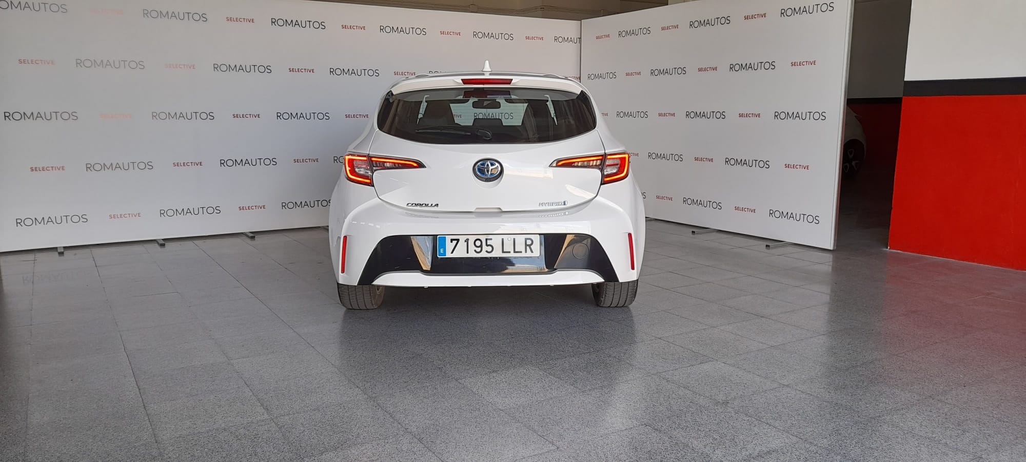 TOYOTA Corolla 1.8 125H BUSINESS PLUS ECVT